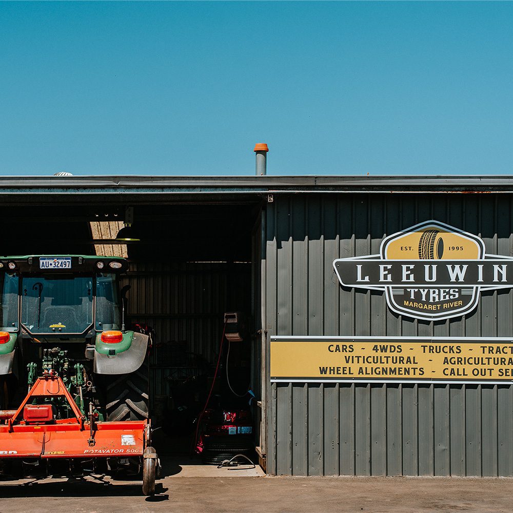 tractor-leeuwin-tyres-sign-1000x1000-1